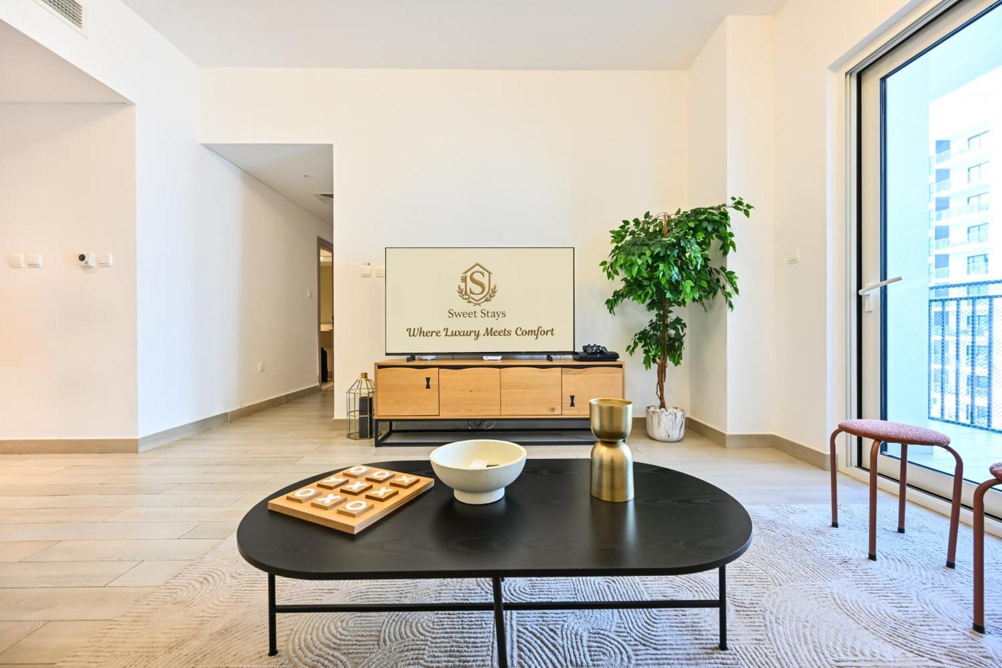Yas Canal 3 Luxury Two Bedroom Near F1 Circuit Apartment