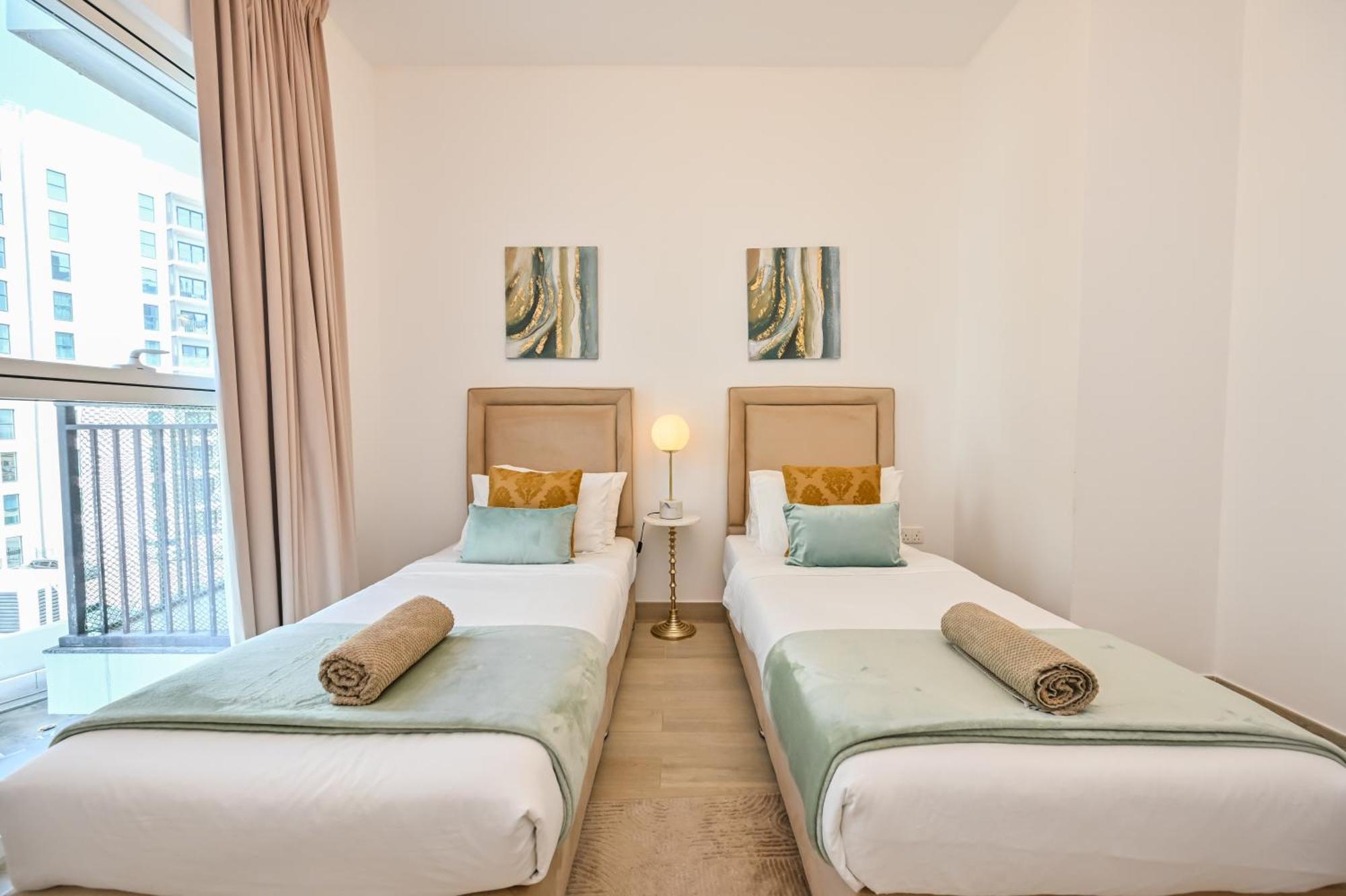 Apartment Yas Canal 3 Luxury Two Bedroom Near F1 Circuit