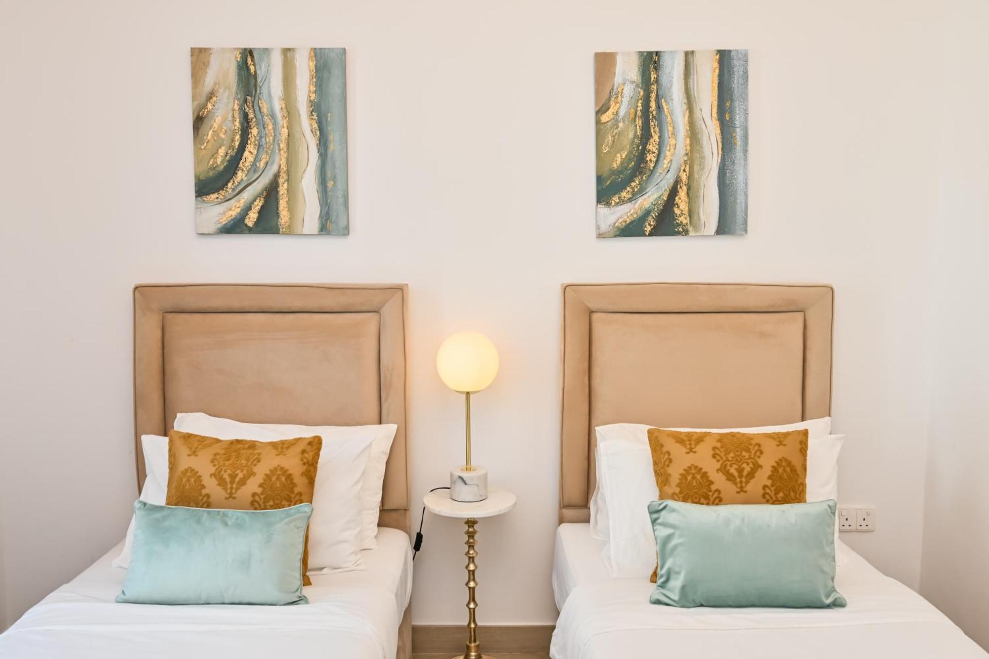 Yas Canal 3 Luxury Two Bedroom Near F1 Circuit Apartment Abu Dhabi