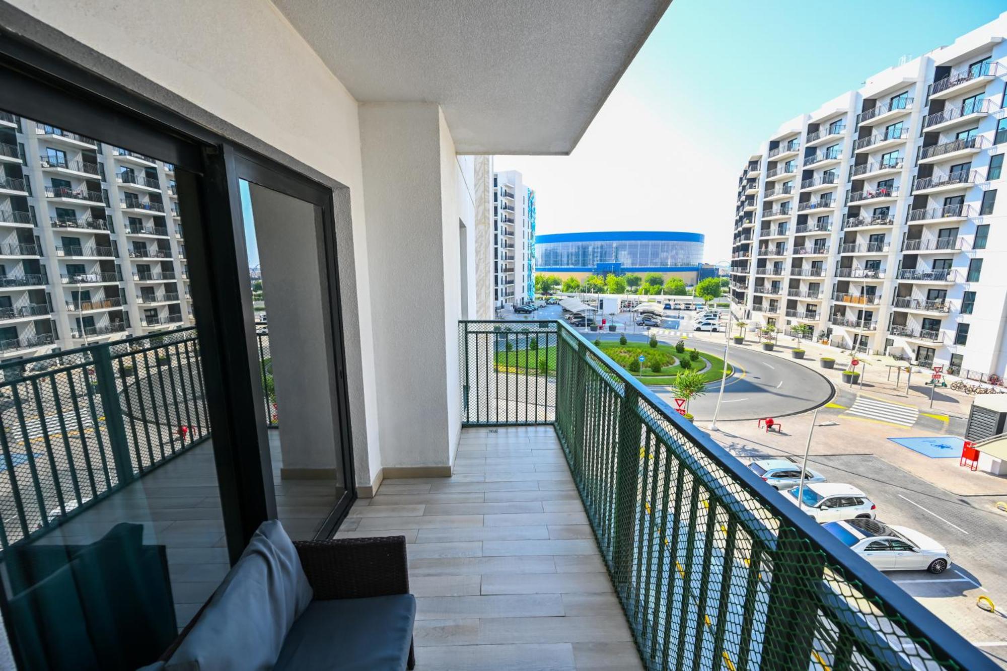 Yas Canal 3 Luxury Two Bedroom Near F1 Circuit Apartment *