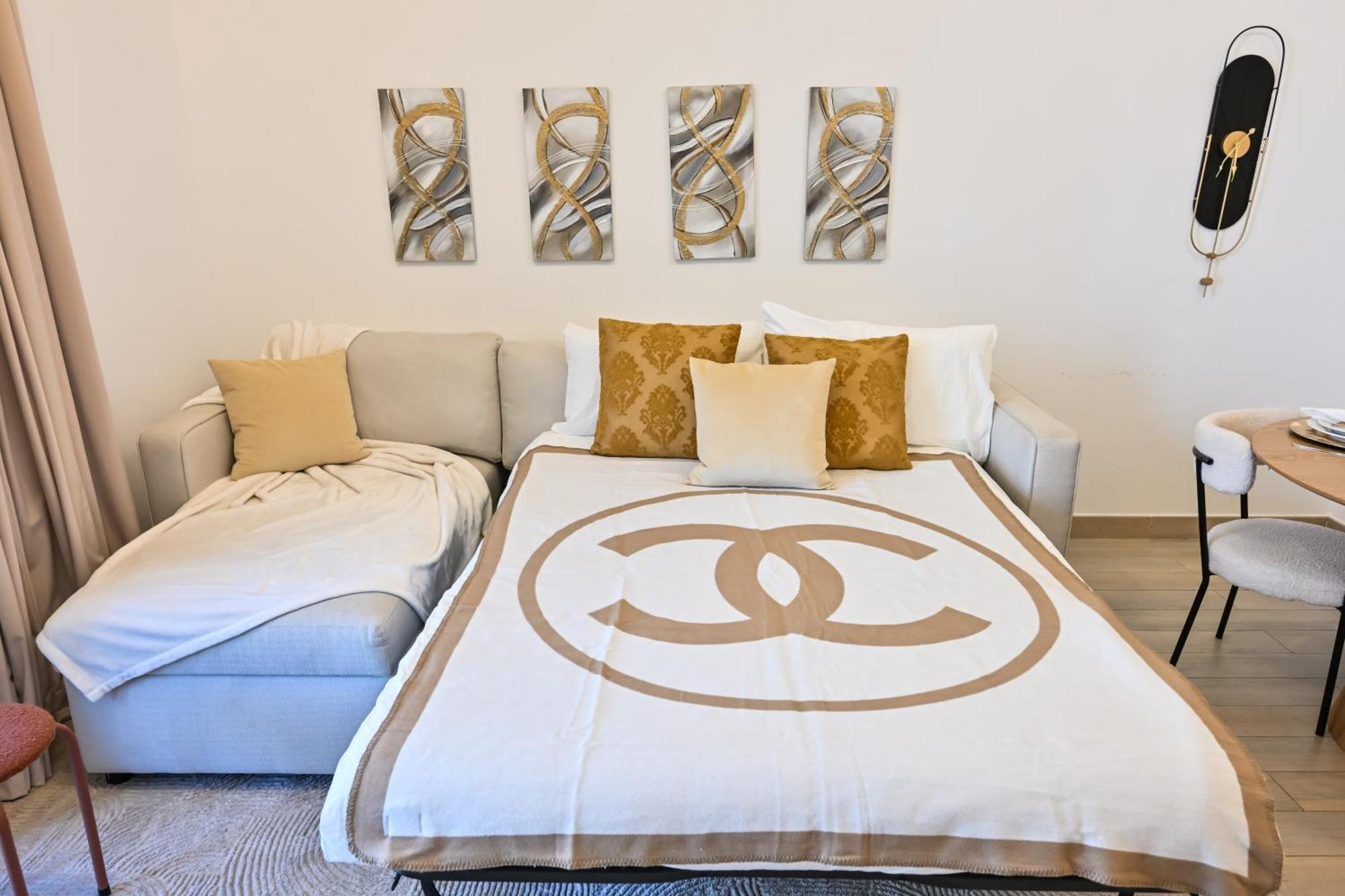 Yas Canal 3 Luxury Two Bedroom Near F1 Circuit *